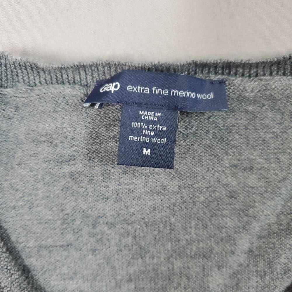 GAP 100% Extra Fine Merino Wool V-Neck Sweater Mens Size M - Picture 8 of 9